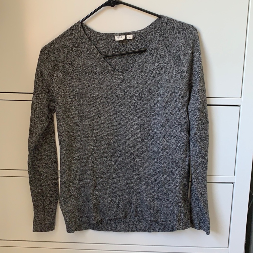 GAP V NECK SWEATER - SIZE XS - GREY
